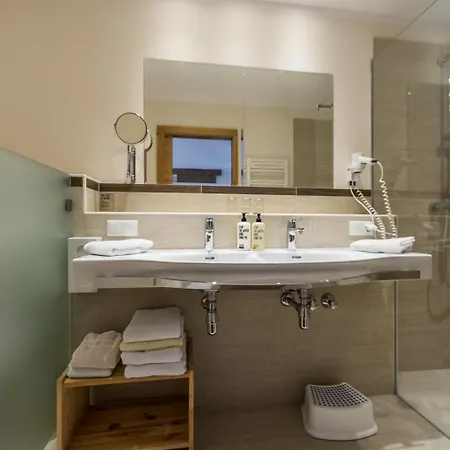Отель Heidi-Hotel Falkertsee - Kinderhotel Патергассен