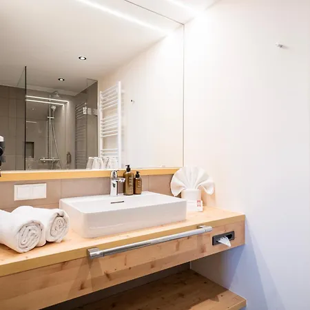 Heidi-Hotel Falkertsee - Kinderhotel Отель